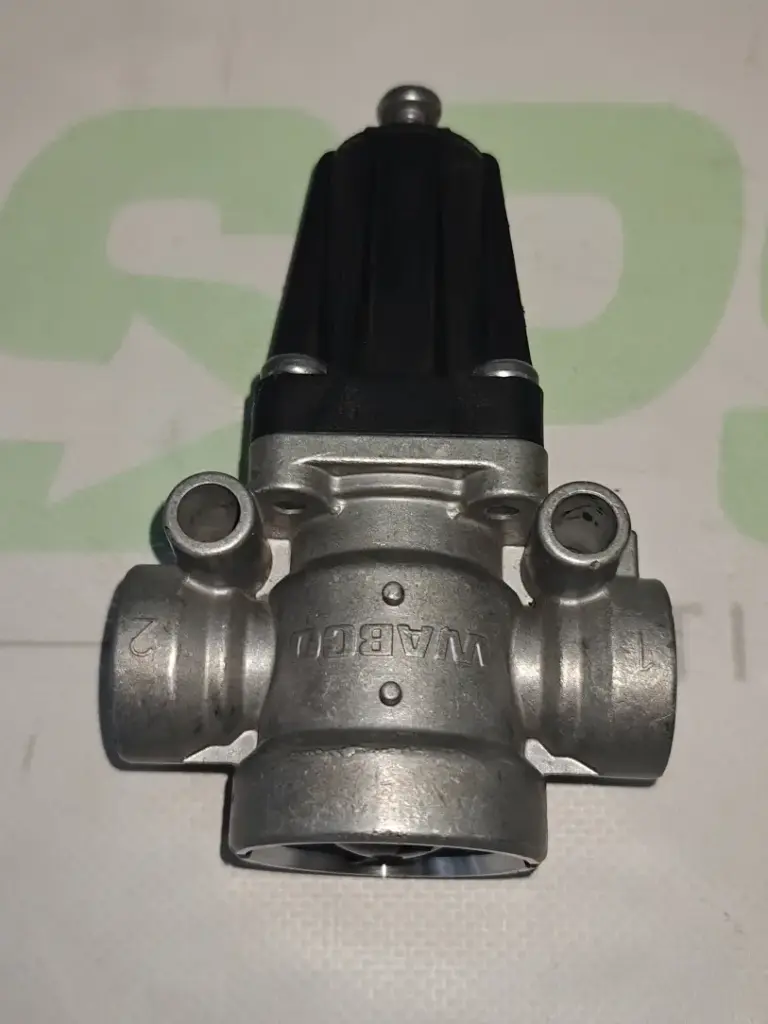 Wabco Pressure-limiting brake valve 12/6,5+0,3 4750103170