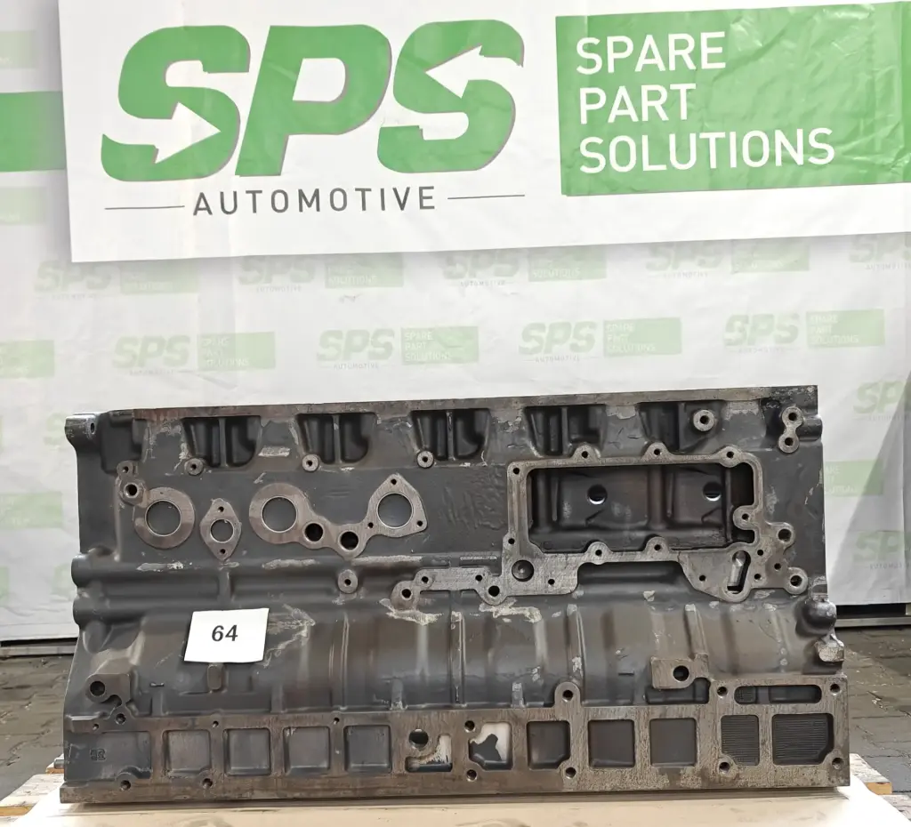 Mercedes crankcase(small defekt on the surface) OM460