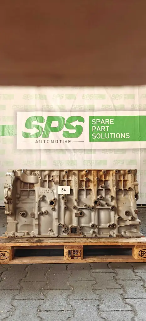 Mercedes crankcase(small defekt on the surface) OM471